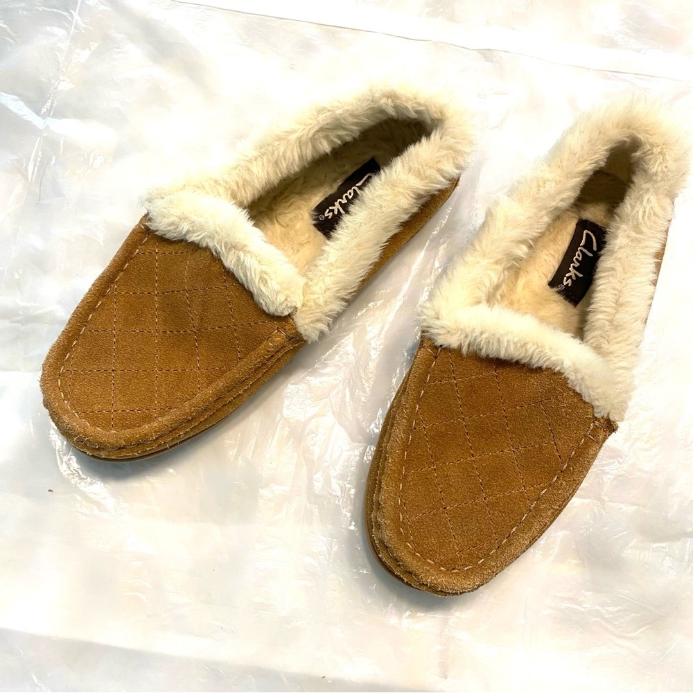 Clarks Slippers beige SZ 8 M NWOT no box